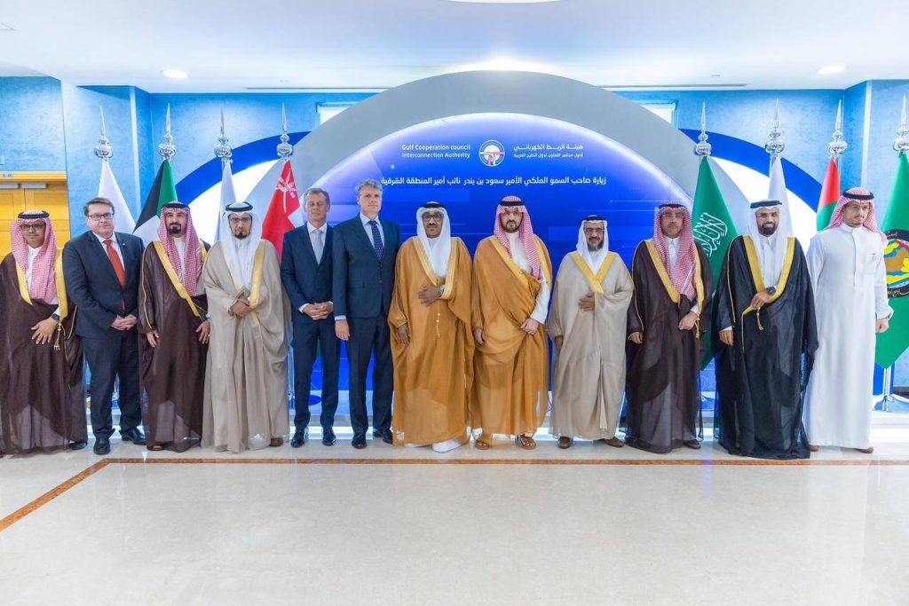 His Royal Highness Prince Saud bin Bandar, Deputy Emir of the Eastern Province, sponsors the signing of the contract for the implementation of the project to connect the Gulf Electricity Market with Iraq